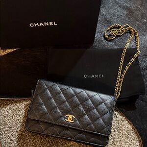 CHANEL Black Quilted Leather Crossbody Wallet with Gold Chain
